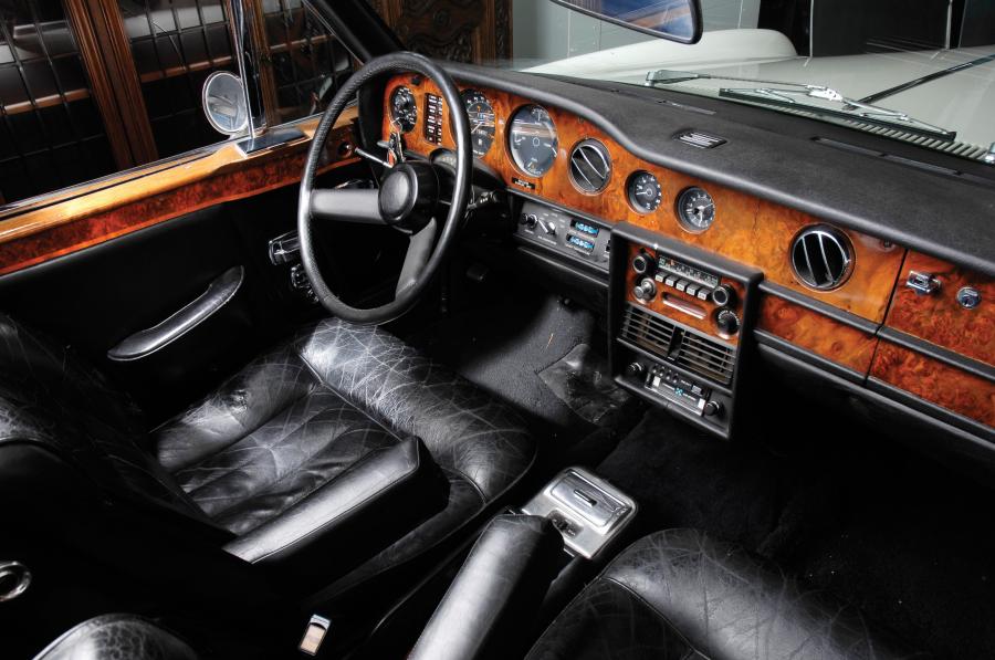  Rolls-Royce Corniche Cabriolet 1976 года  (фото 6 из 14)
